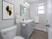 Cozy 2 Bedroom Upper Floor 388 Dufferin Avenue