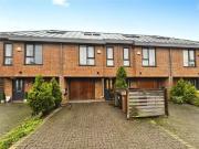 Nice 3 BA 4 bedroom Mid Terrace House to rent, Windmill...