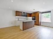 Charming 3 bedroom apartment for rent in East Street,...