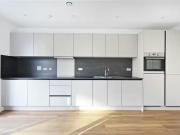 Just in! 3 bedroom end of terrace house for rent in...