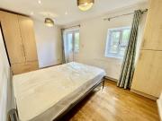 New! 3 Bedroom Flat London Central Line Zone 2