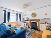 Nice 3 bedroom semi detached house for rent in Caterham...