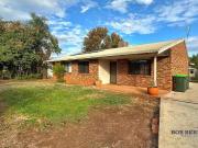 For Rent! 3 BR 295 Myall Street, Dubbo, NSW 2830