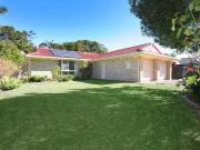 Rental! 4 BR 8 Glengarry Close, Highland Park, QLD 4211