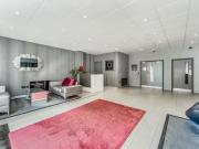 Deal! 4 Queensway, REDHILL