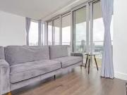 Nice Flat to rent in 30 Piazza Walk, London E1