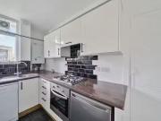 Just in! Flat to rent in Barn Field, Upper Park Road,...