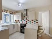 Charming Flat to rent in Crest Close, Badgers Mount,...