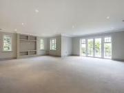 Rental! Flat to rent in Penn Road, Beaconsfield HP9
