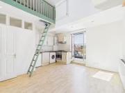 Deal! Flat to rent in Walton Road, West Molesey KT8