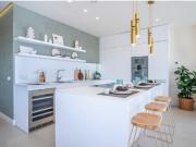 New Golden Mile – Villa Contemporánea en Primera Línea...