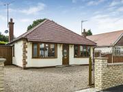 New Haw, Common Lane, Addlestone, 4 Bedroom Bungalow