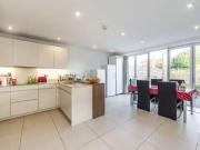 Charming Property to rent in Emerald Square, Roehampton SW15