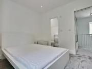 Deal! Studio flat for rent in House Share, Almond Way,...