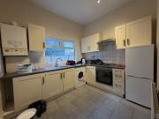 Newly Decorated 2 Bed Garden Flat SW16