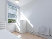 Newly decorated single studio type bedsit in N16