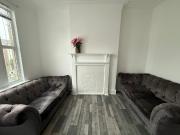 Newly refurbished 2 bed flat to rent. Hornsey N8