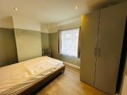 Newly Refurbished 4 bed House with Garden!