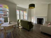 Newly Refurbished Spacious 2 Bedroom Flat, N5