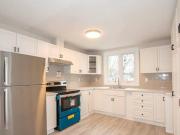 NEWLY RENOVATED 2 BED 2 BATH UNIT IN PORT COLBORNE