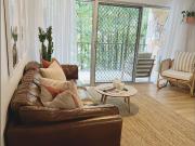 Newly renovated 2bed apartment walking distance to the beach