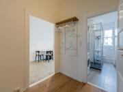 Newly renovated apartment with balcony 20 min to...