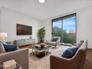 NEWLY RENOVATED, LIGHT AND MODERN APARTMENT WITH LOCK UP...