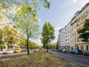 Newly Renovated: Luxurious 6 room Apartment Near...