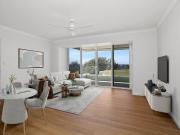 Newly renovated spacious oceanfront apartment with LUG +...