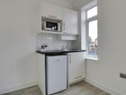 Newly Renovated Studio Flat, Welling: Modern Living Near...