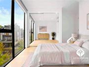 Newly Renovated ! Stylish City Edge Townhouse Living