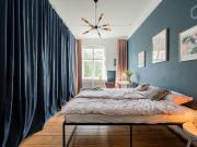 Newly renovated sunny design end floor apartment with...