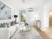 Newly Renovated Top Floor Apartment With Lock Up Garage