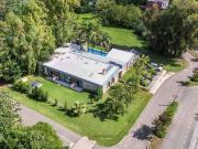 Newman II, casa venta, restaurada a nuevo, 8 amb con...