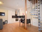 Newport Road, Roath CF24, 2 bed flat to rent, £1,100 pcm...