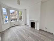 Newton Avenue, Acton W3, 2 bed flat to rent, £2,150 pcm...