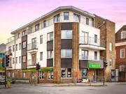 Deal! 1 BA 1 bedroom Flat to rent, Station Road, Egham,...