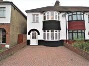 Cheap 1 BA 3 bedroom end of terrace house for rent in...