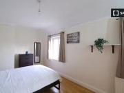 Cheap 1 BR Rooms for rent in 4 bedroom house in...