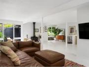 Cheap 26 Dolphin Crescent, Avalon Beach House for rent...