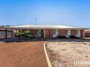 Nice 37 Silvertop Avenue, Halls Head, WA 6210