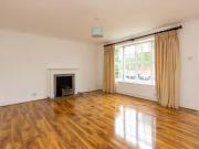 Nice 3 bedroom maisonette for rent in Westminster Court,...
