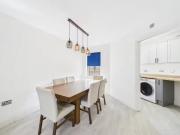 Just in! 3 bedroom terraced house for rent in...