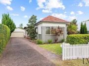 Charming 3 BR 90 Lonus Avenue, Whitebridge, NSW 2290