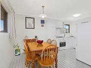 Cheap 6/8 Barradine Street, Greenslopes, QLD 4120