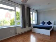 Cozy 6 bedroom detached house for rent in Hayes Park,...