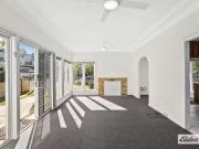 Cozy 7 Ross Street, Wollongong, NSW 2500