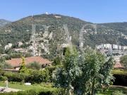 Nice, appartement en dernier étage et avec terrasse sur...