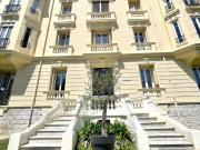 NICE – Coeur Valrose / 3 pièces dans Hôtel Particulier
