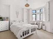 Charming Flat to rent in Bethnal Green Road, London E2